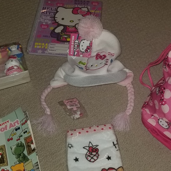 Hello Kitty bag frame hat etc- Extravaganza Gift Set value total $189! - Picture 5 of 8